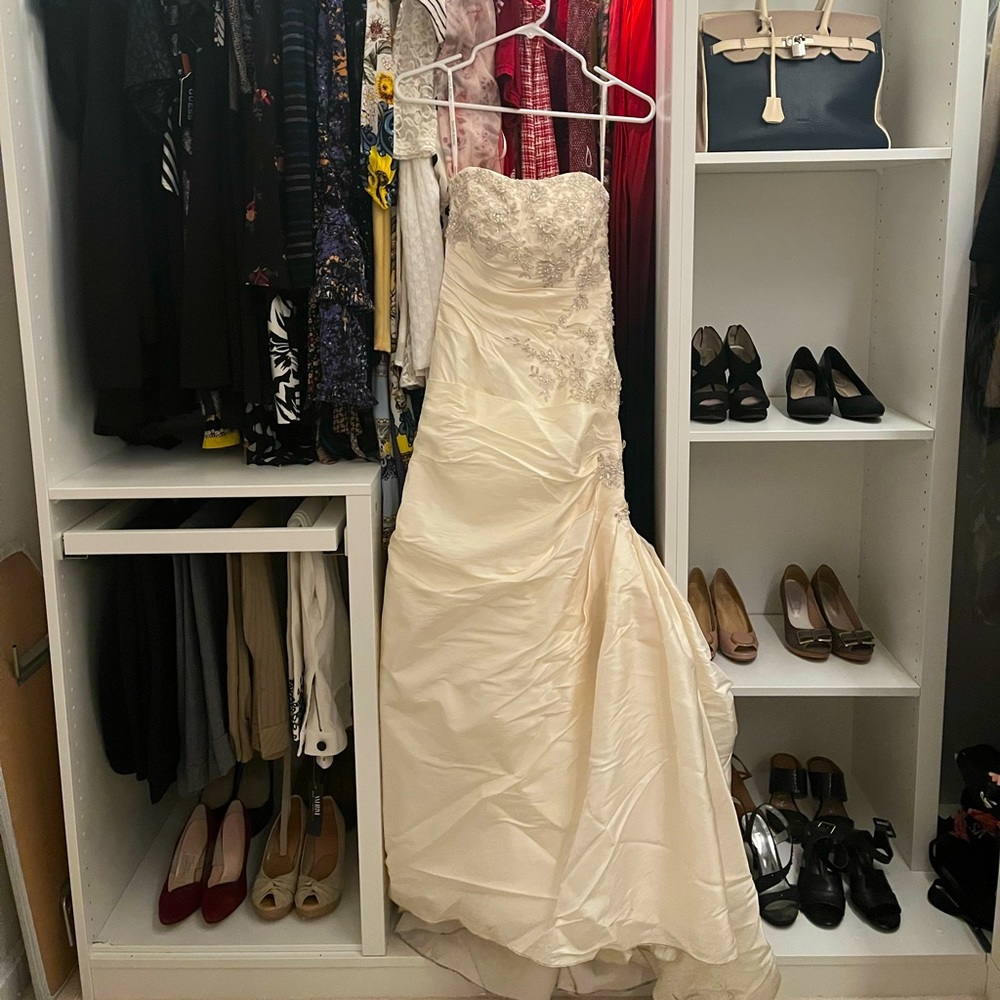 David’s Bridal Wedding Dress. Size 0 or 00 petite